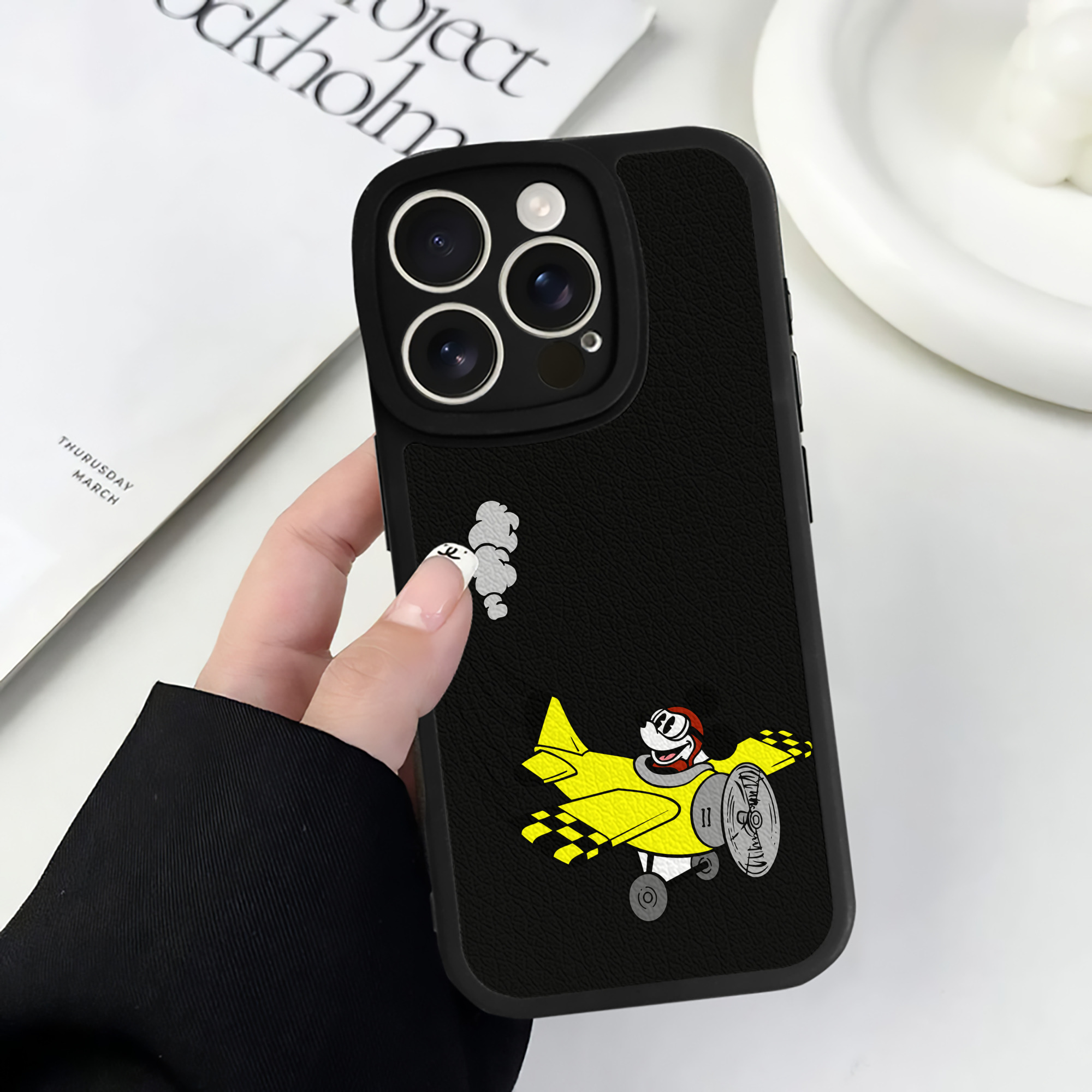 （画像用） ミッキーマウス Mickey Mouse 【iPhone 16シリーズ対応】シリコンスマホケース（レザー調） 材質：シリコン